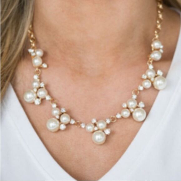 Paparazzi Toast To Perfection Pearl Necklace Blockbuster Gold Adjustable New - Picture 1 of 2